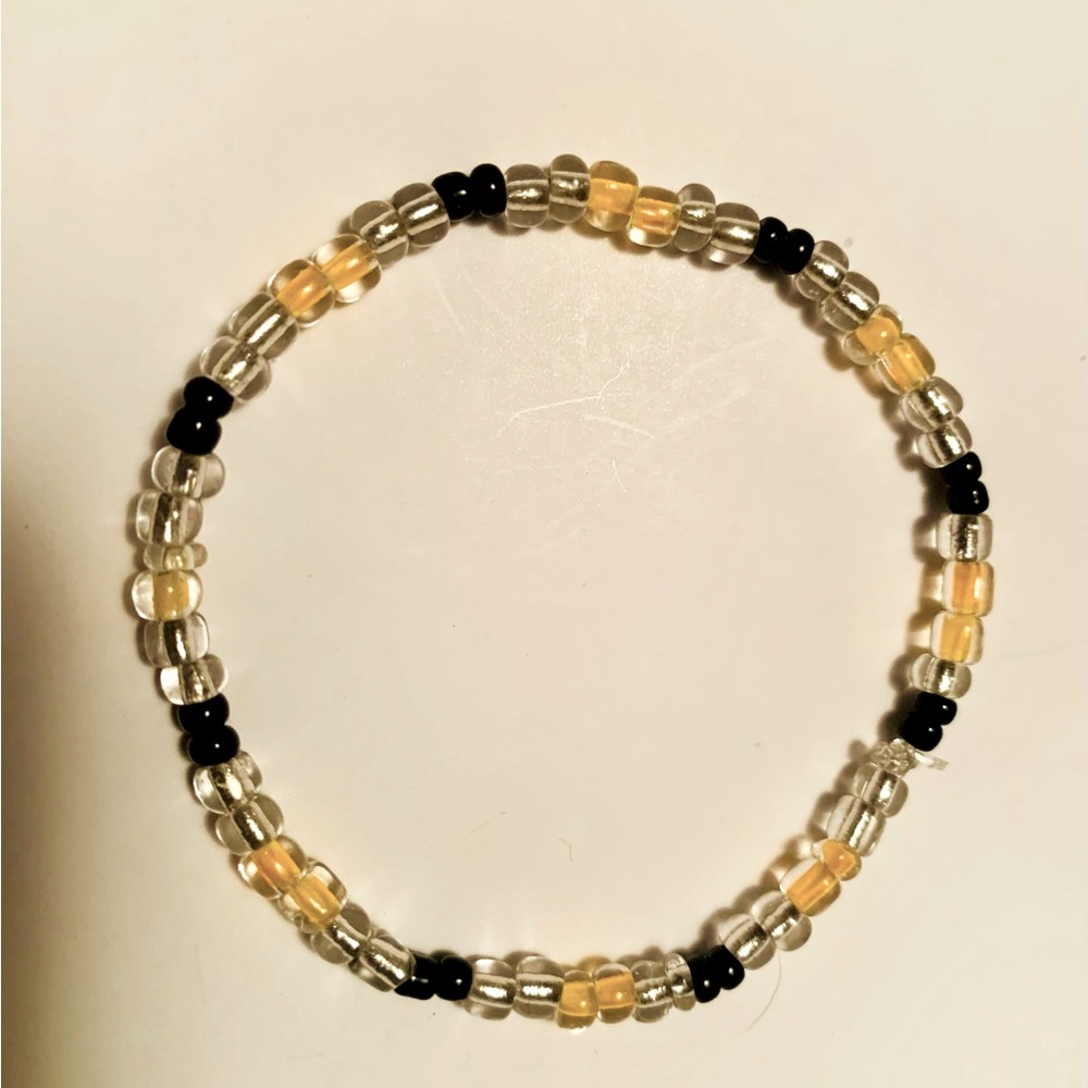 Beautiful bumble bee inspired handmade bracelet🖤💛🐝